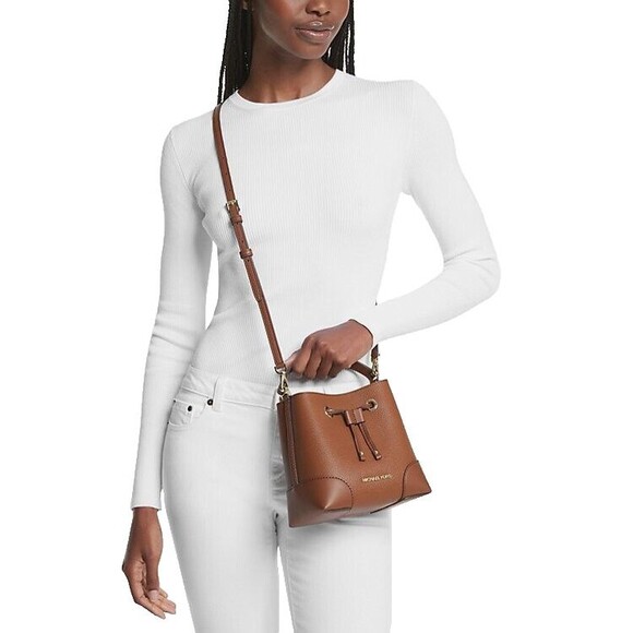 New Michael Kors Mercer Small Drawstring Pebble Leather Bucket Bag Luggage - Picture 2 of 6